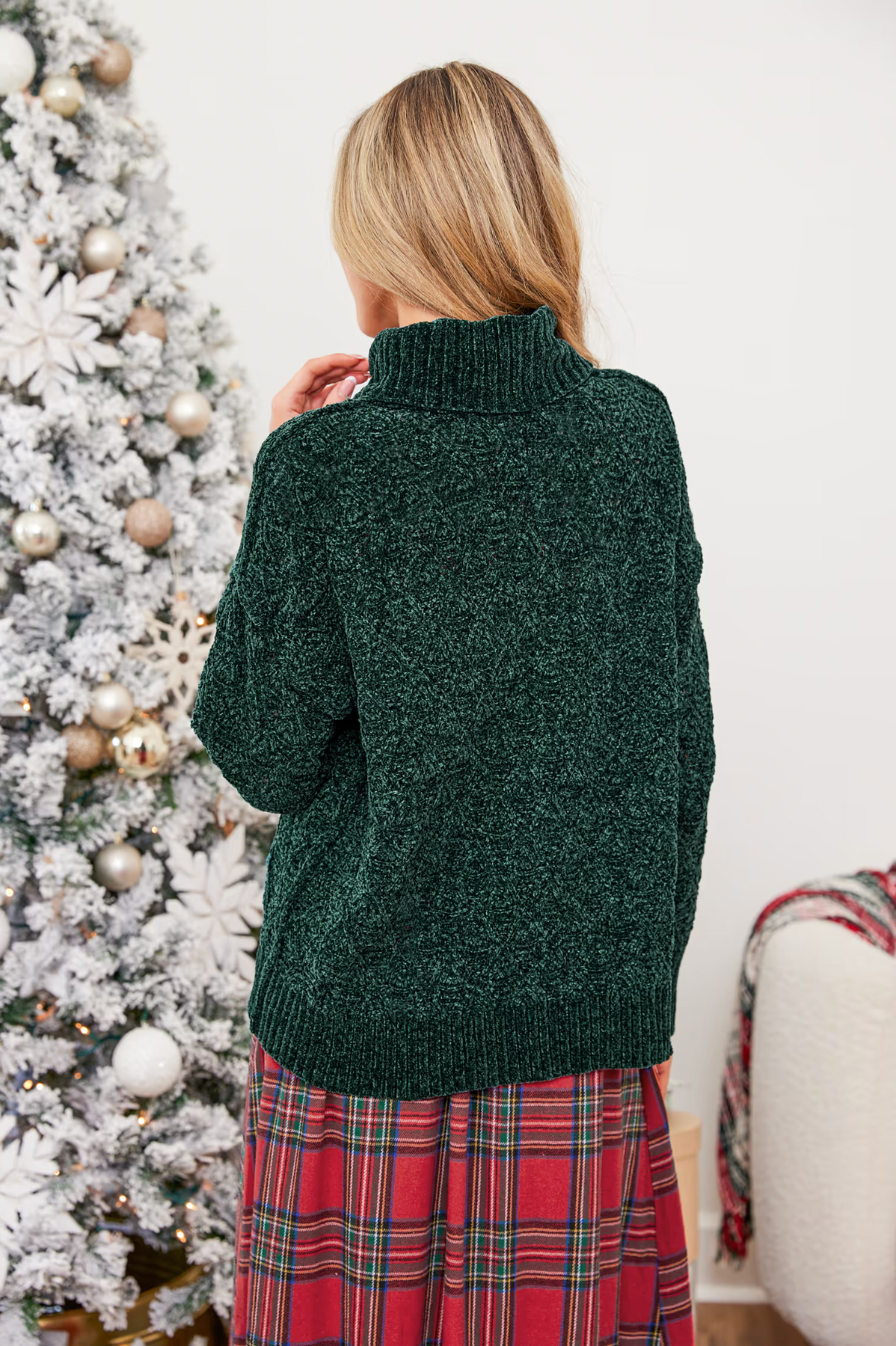 Green Christmas Turtleneck Sweater with Diamond Stitch