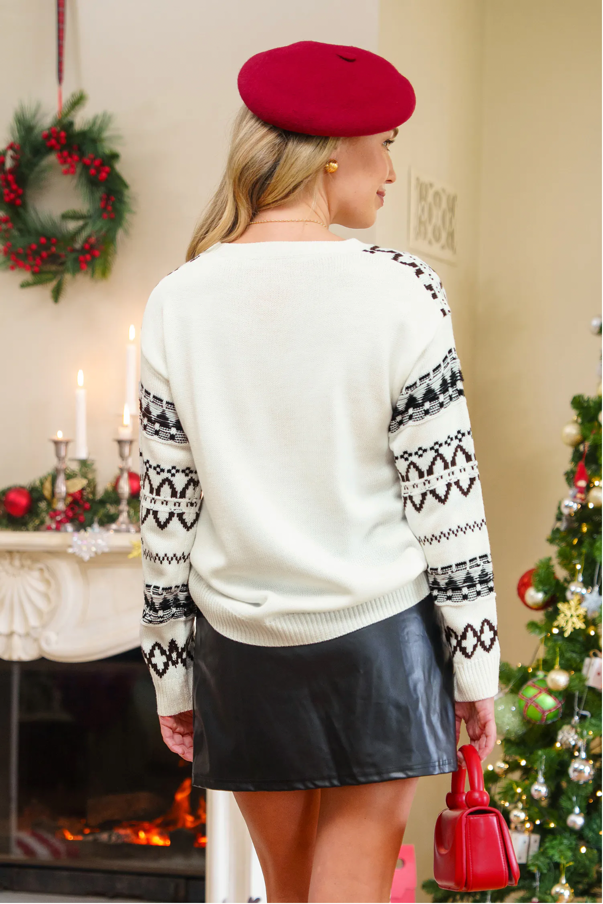 Round Neck Sweater with Geometric Print